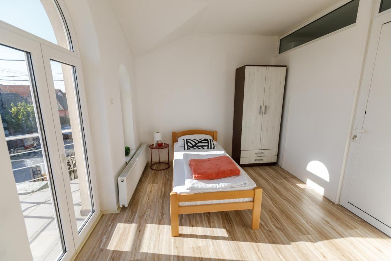 Kristall Apartments Szabács Kültér fotó